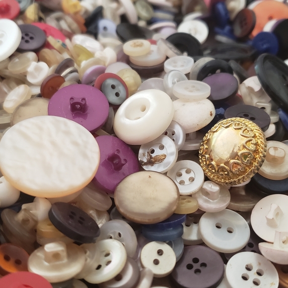 Large Lot of Vintage Buttons - Picture 3 of 5